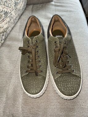 Sofft Olive Green Textured Lace-Up Women's Sneakers